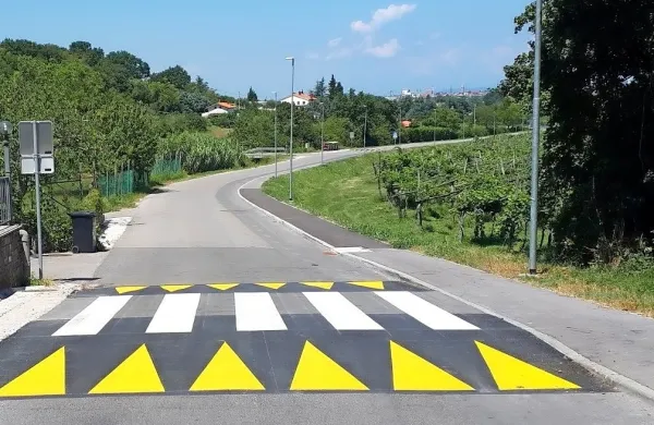 V Kampelu so preuredili hitrostne ovire, ki so tako bolj varne.