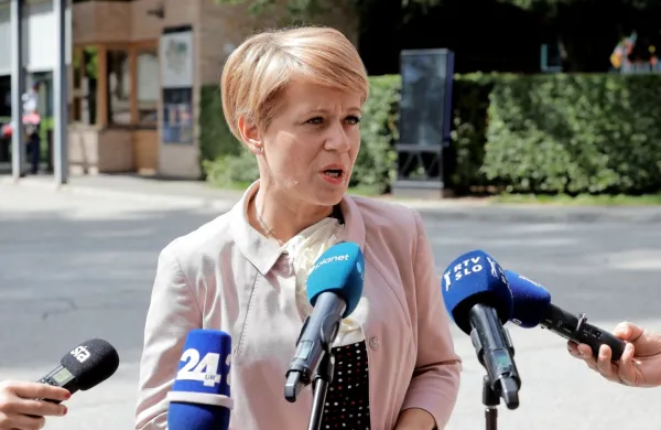 Stranka Desus ne bo podprla predlaganih sprememb medijske 
zakonodaje, še posebej, če v javni razpravi predlagatelj ne bo s 
strokovnimi analizami argumentiral svojih predlogov, je na današnji novinarski konferenci poudarila predsednica Desus Aleksandra Pivec.