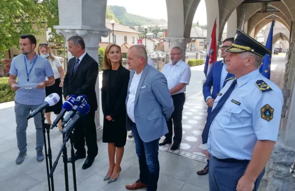 Državna sekretarja notranjih ministrstev Hrvaške in Slovenije Terezija Gras in Franc Kangler sta se pogovarjala predvsem o problematiki ilegalnih migracij.