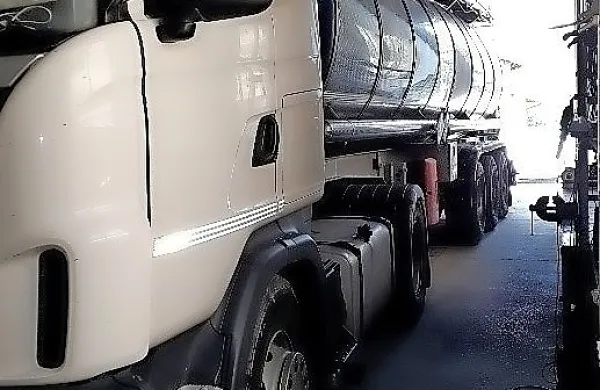 S skoraj novim tovornjakom cisterno je prevoznik z Bistriškega 
pripeljal 20.000 litrov.