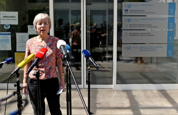 Trenutno dnevno število vnosov okužb z novim koronavirusom  je 
po  oceni Marte Grgič Vitek z NIJZ že problem.
