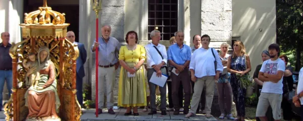 Na rožinco - praznik Marijinega vnebovzetja se v Dreki v Nadiški 
Benečiji zbere veliko domačinov iz izseljencev. 