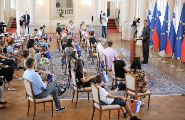 Ob dnevu združitve prekmurskih Slovencev z matičnim narodom 
so v predsedniški palači odprli vrata obiskovalcem.