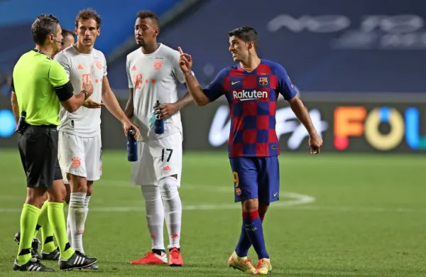 Tudi koprski sodnik Damir Skomina (levo)  je bil eden od akterjev  
zgodovinskega obračuna Bayerna (v belih dresih) in Barcelone. 