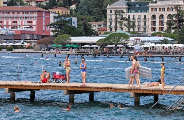 Strožji ukrepi pri sosedih, bolj&scaron;i obisk pri nas?