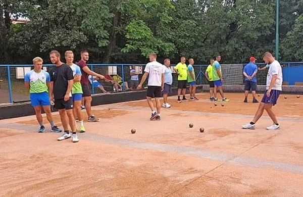 Turnir tudi z reprezentanti