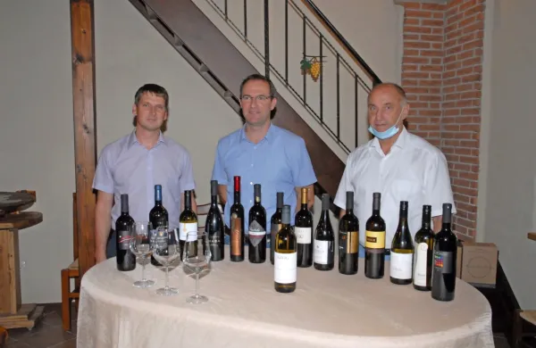 Za zdaj imajo v konzorciju 14 vin in posebno belo mešano vino 
Krog, ki je nastalo kot odziv na covid-19 in je že na trgovskih 
policah.