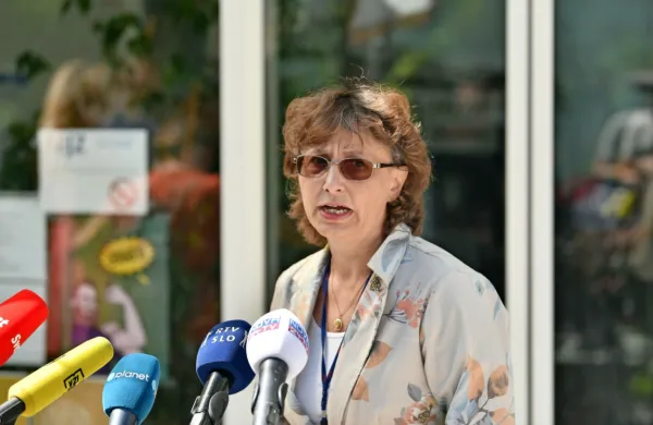 Med 43 novimi primeri okužbe z novim koronavirusom je bilo 
sedem takšnih, ki so že imeli odrejeno karanteno, je v izjavi za 
medije pojasnila Nuška Čakš Jager z Nacionalnega inštituta za 
javno zdravje (NIJZ).