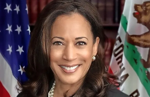 Kamala Harris, hči priseljenke iz Indije in priseljenca iz Jamajke, je 
poudarila, da z Bidnom delita vizijo Amerike, kjer so vsi dobrodošli 
ne glede na videz, izvor ali koga imaš rad. (Foto vir: Wikipedia)