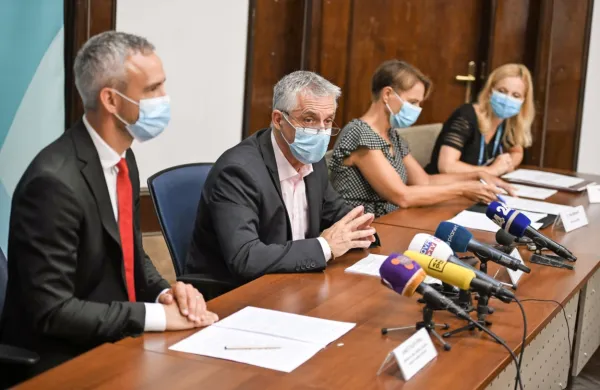 Prispevna stopnja bi bila 1,47 odstotka, pri čemer bi se nekoliko 
znižal prispevek za obvezno zdravstveno zavarovanje, so povedali 
na novinarski konferenci pristojnih ministrstev.