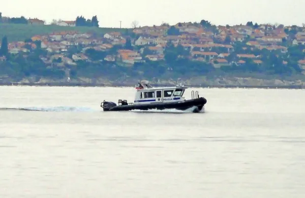 Policijski čoln v Piranskem zalivu