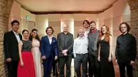 Med nastopajočimi v uprizoritvi vrhuncev Mozartove opere Don 
Giovanni na Dunajskem opernem festivalu je tudi primorski operni 
solist Jure Počkaj (tretji z desne).