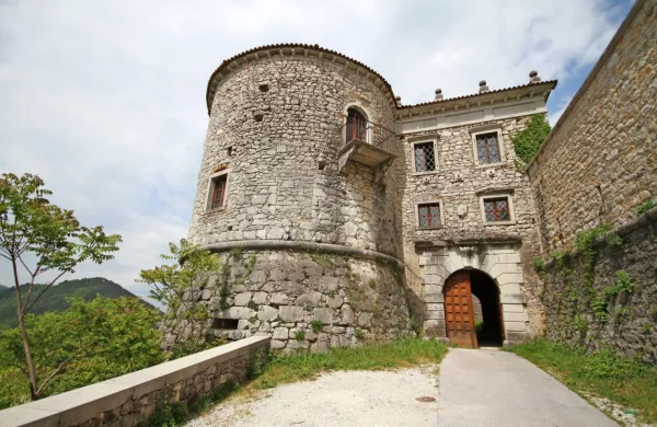 Grad Rihemberk je zatočišče številnih vrst netopirjev.
