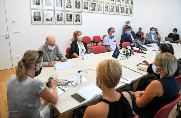 Stroka poziva ljudi k za&scaron;čitnim ukrepom za preprečitev težkega scenarija
