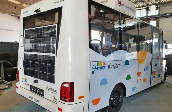 Občina je za mestni avtobusni promet priskrbela tri nova električna vozila kategorije M2, ki so jih v skladu z manjšimi 
predhodnicami, kurjercami, poimenovali kurjera.