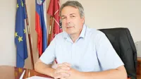 Na slavnostni  seji občinskega sveta bo  sežanski župan David 
Škabar drevi podelil  občinska priznanja.