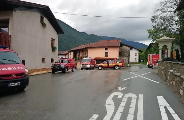 Škoda še ni ocenjena, prav tako še nimajo zbranih skupnih 
podatkov o številu prizadetih objektov.
