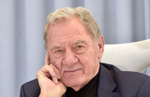 Višje sodišče v Ljubljani je zavrnilo tožbo Solze Popovič, matere 
nekdanjega koprskega župana Borisa Popoviča, zoper podjetje 
MM Investicije v lasti predsednika nogometnega kluba Olimpija 
Milana Mandarića (na fotografiji).