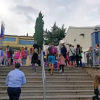 V koprsko OŠ Dušana Bordona so najprej prišli učenci nižjih 
razredov.