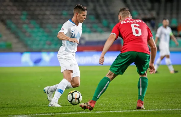 Miha Zajc (z žogo) se je v prejšnji ligi narodov proti Bolgariji vpisal 
tudi med strelce. Kako bo v četrtek, ko bo Slovenija za zaprtimi 
vrati v  Stožicah gostila Grčijo? 