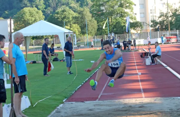 Specialist za troskok Jan Luxa pred današnjim mitingom s 16 
točkami zaseda deveto mesto.