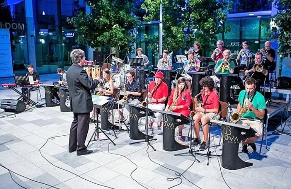  Big Band Nova pod taktirko dirigenta Damjana Valentinuzzija bo 
nocoj nastopil v Gorici.