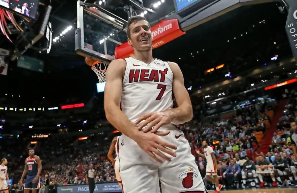 Goran Dragićje bil  na  tekmi proti Milwaukee Bucks s 23 točkami 
prvi strelec Miami Heat.