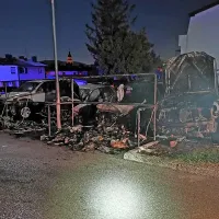 V Ajdov&scaron;čini ponoči goreli avti in komunalni zabojniki