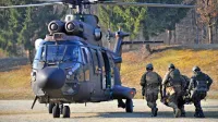 Dva transportna helikopterja in transportno letalo bi vojska 
uporabljala tudi za reševanje v gorah in druge civilne namene. 