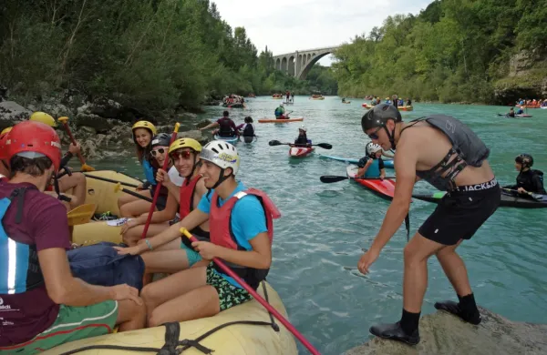 Regata jih je pritegnila 200