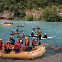 Regata jih je pritegnila 200
