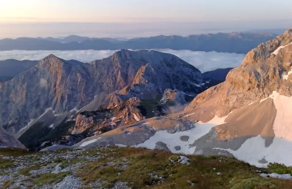 Janez Janša in Sebastian Kurz bosta jutri plezala na Triglav.