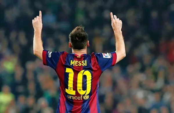 Vse kaže, da bosta argentinski zvezdnik Lionel Messi in Barcelona 
vendarle počasi zgladila spore.