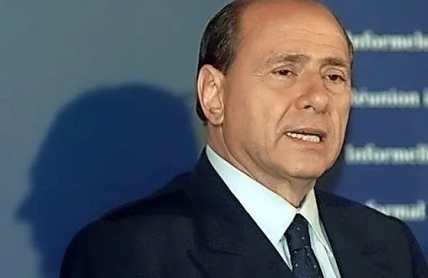 Zdravstveno stanje nekdanjega italijanskega premierja Silvia 
Berlusconija, ki je zaradi okužbe z novim koronavirusom od 
četrtka v bolnišnici v Milanu, se še naprej izboljšuje.