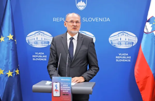 Torkovo rekordno število potrjenih okužb z novim koronavirusom 
vladni govorec za covid-19 Jelko Kacin pripisuje visokemu številu 
testiranj ter polnemu delovanju šol in gospodarstva. 