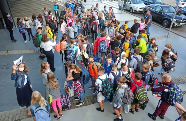 Stroka in ministrstvo za zdravje sta se dogovorila  glede vprašanja, 
ali testirati vse otroke z znaki okužbe dihal.