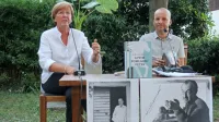 Nanča Kosmač Kogej in Andraž Gombač sta pred nekdanjo 
Kosmačevo hišo v Portorožu predstavila Lovim pomladni veter, 
zbirko doslej v knjigi še neobjavljenih  zgodb in drugih zapisov, ki 
jih je veliki pisatelj objavljal v časopisih in revialnem tisku.