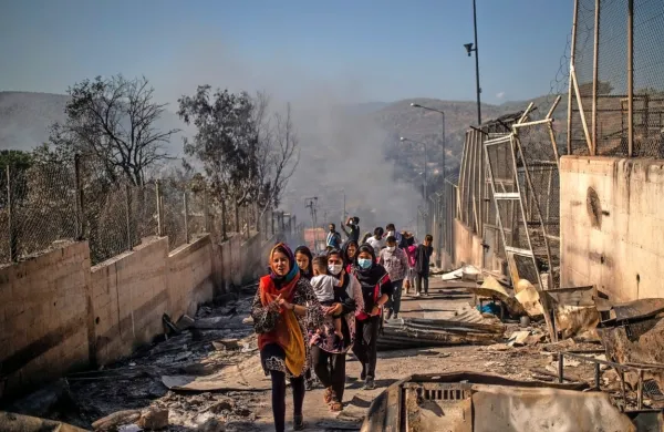 Po požaru, ki je uničil prenatrpan center za migrante Moria na 
grškem otoku Lezbos, še ni znano, kakšna bo usoda migrantov, ki 
so ostali brez strehe na glavo. 