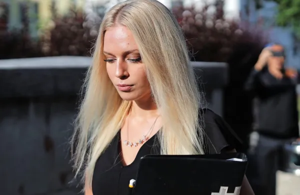 Ljubljansko okrožno sodišče je v zadevi z odrezano roko za kriva 
spoznalo prvoobtoženo Julijo Adlešič in njenega partnerja Sebastiena Abramova.