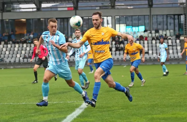 Tine Kavčič (levo v belo-modrem dresu) je bil med akterji zadnjih 
medsebojnih obračunov Gorice in Kopra v prvi in drugi ligi. 