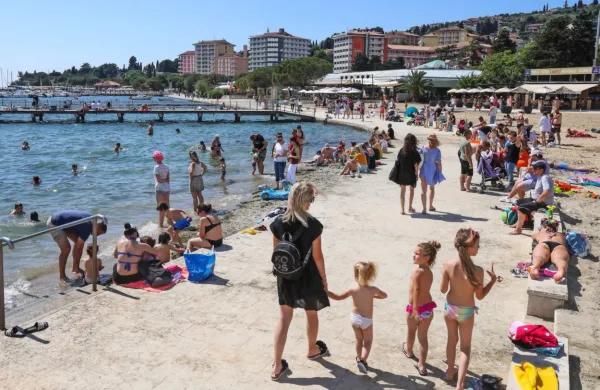 Do nedelje do 16. ure je bilo delno ali v celoti unovčenih 704.635 
turističnih bonov. 