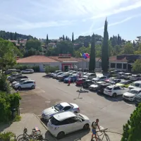 V centru Ankarana ostaja prva ura še naprej plačljiva, in vendar 
domačini stežka dobijo parkirno mesto, četudi hočejo obiskati 
samo trgovino. 