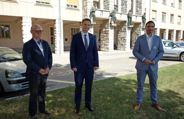 Igor Zorčič pri županu, v &scaron;olah in v Stari Gori