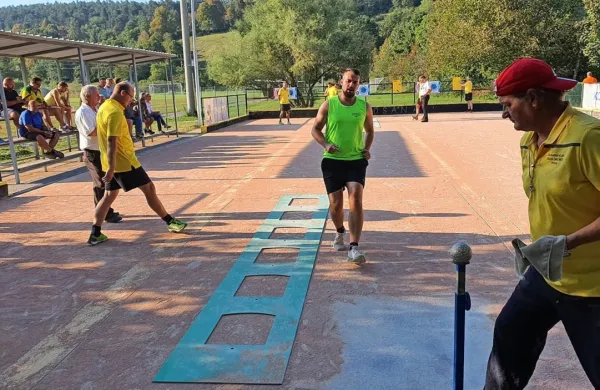 V središču pozornosti je bil sosedski derbi med Košano in Orlek 
Oro Metom.