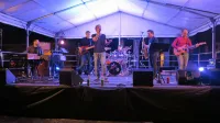 Koncert skupine Divje jezero je bil zadnje dejanje 23-letnega alter 
art festivala, že julija pa je padla zadnja klapa tango festivala. 