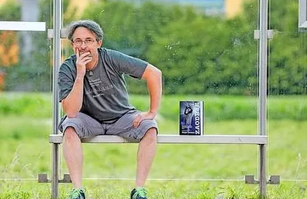Gregor Bauman bo v Izoli predstavil knjigo intervjujev Zaodrje.