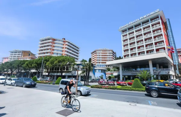 Tudi septembrski rezultati so zelo spodbudni. V prvi polovici 
meseca so v hotelih zabeležili več kot 70.000 nočitev, kar je za 
odstotek več kot lani. 