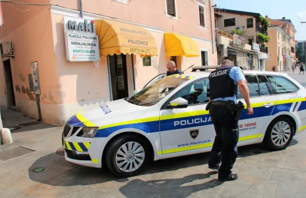 Razbijal je po vratih menjalnice