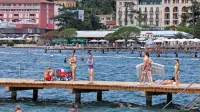 Tudi lepo vreme je septembra poskrbelo za večje število gostov; 
teh je bilo v hotelih piranske občine v  prvi polovici meseca celo za 
odstotek več kot septembra lani.  