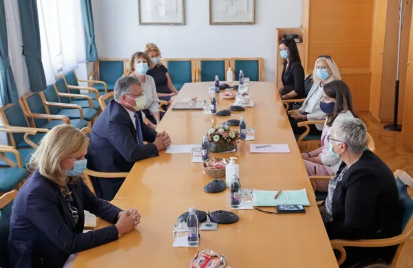 &Scaron;olska ministrica na obisku v Pivki
